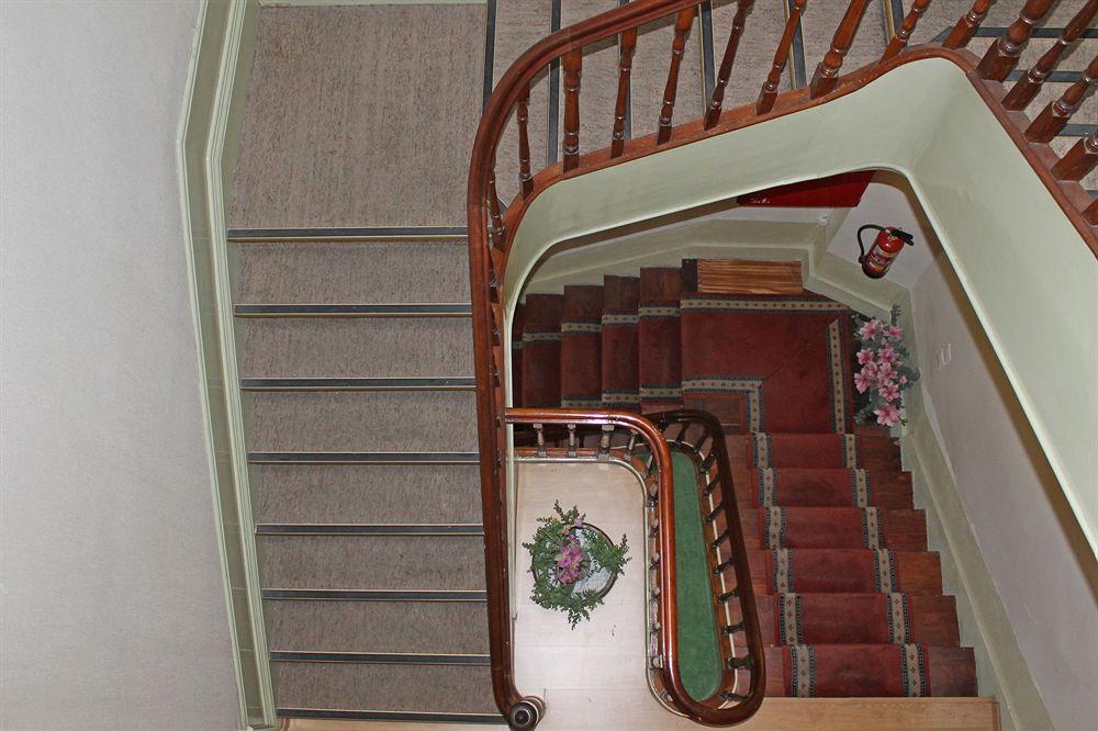 Lunar Guest House Porto Bagian luar foto