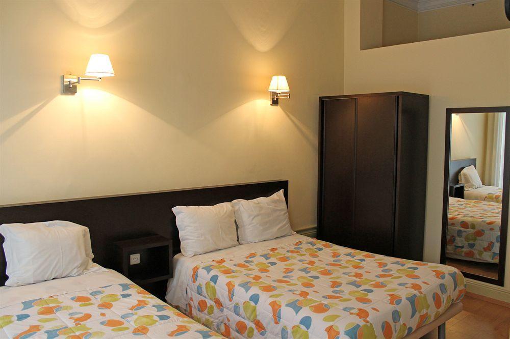 Lunar Guest House Porto Bagian luar foto
