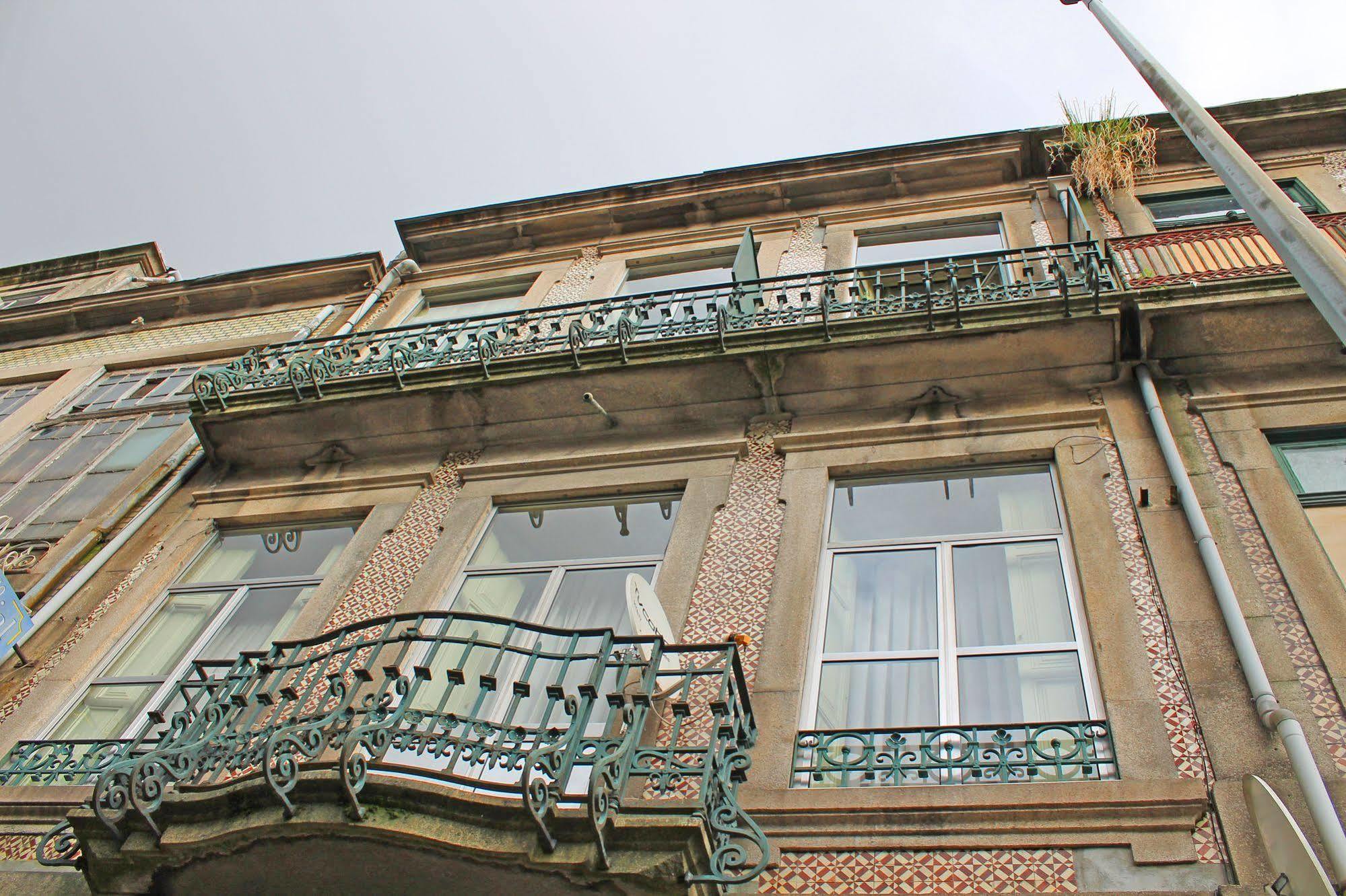 Lunar Guest House Porto Bagian luar foto