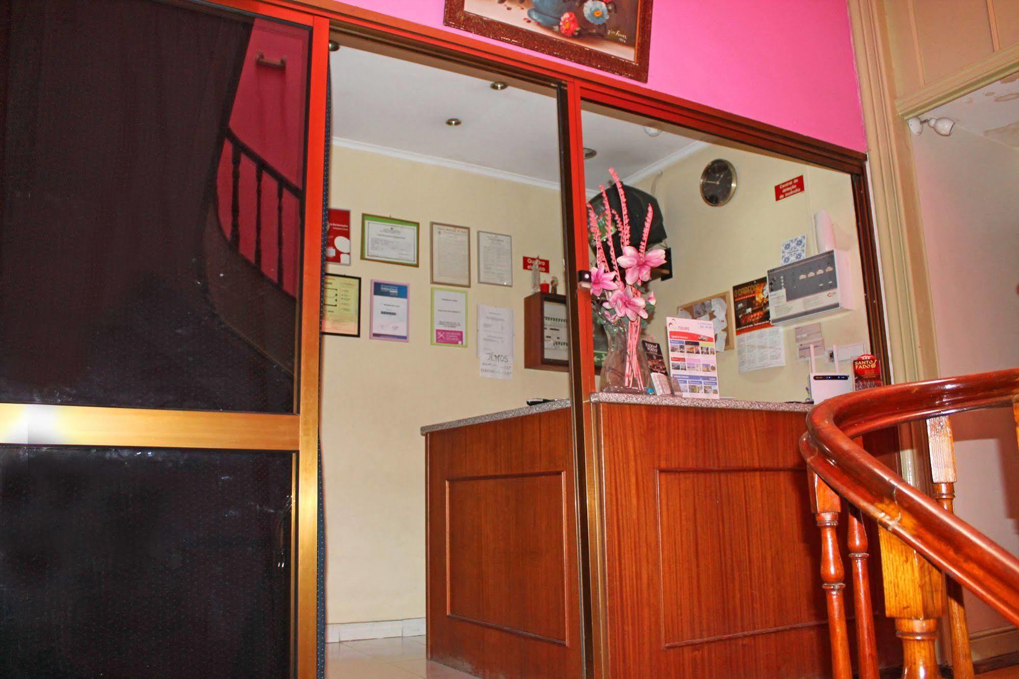 Lunar Guest House Porto Bagian luar foto