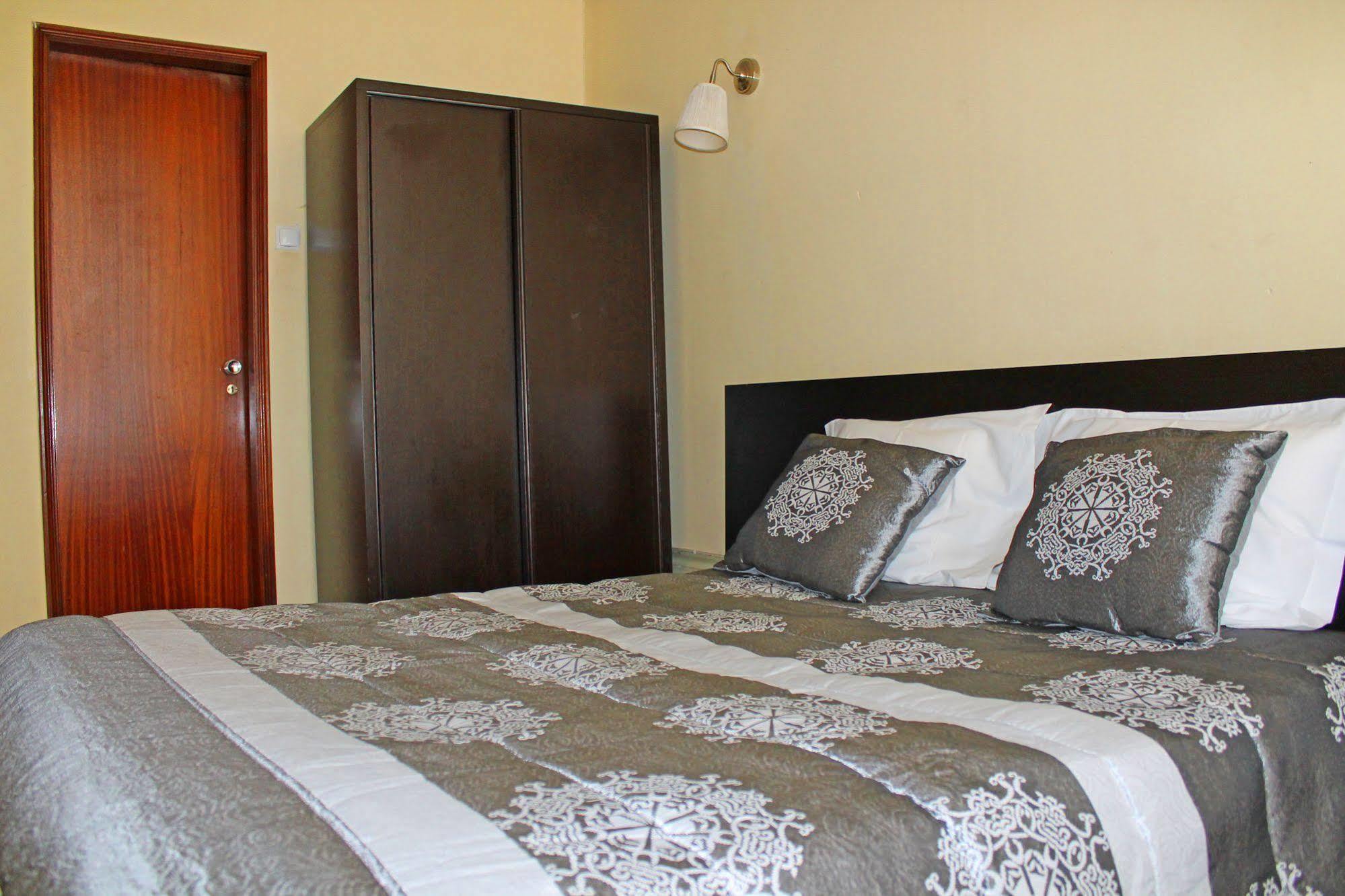 Lunar Guest House Porto Bagian luar foto