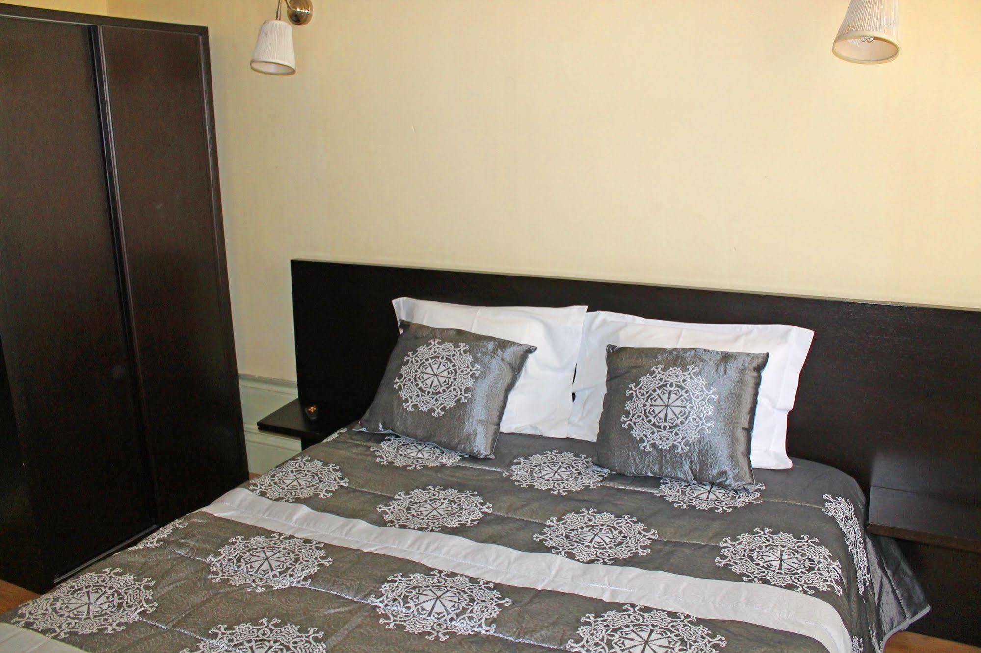 Lunar Guest House Porto Bagian luar foto