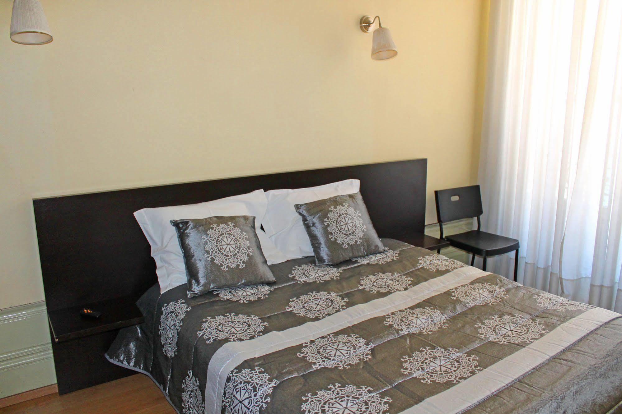 Lunar Guest House Porto Bagian luar foto