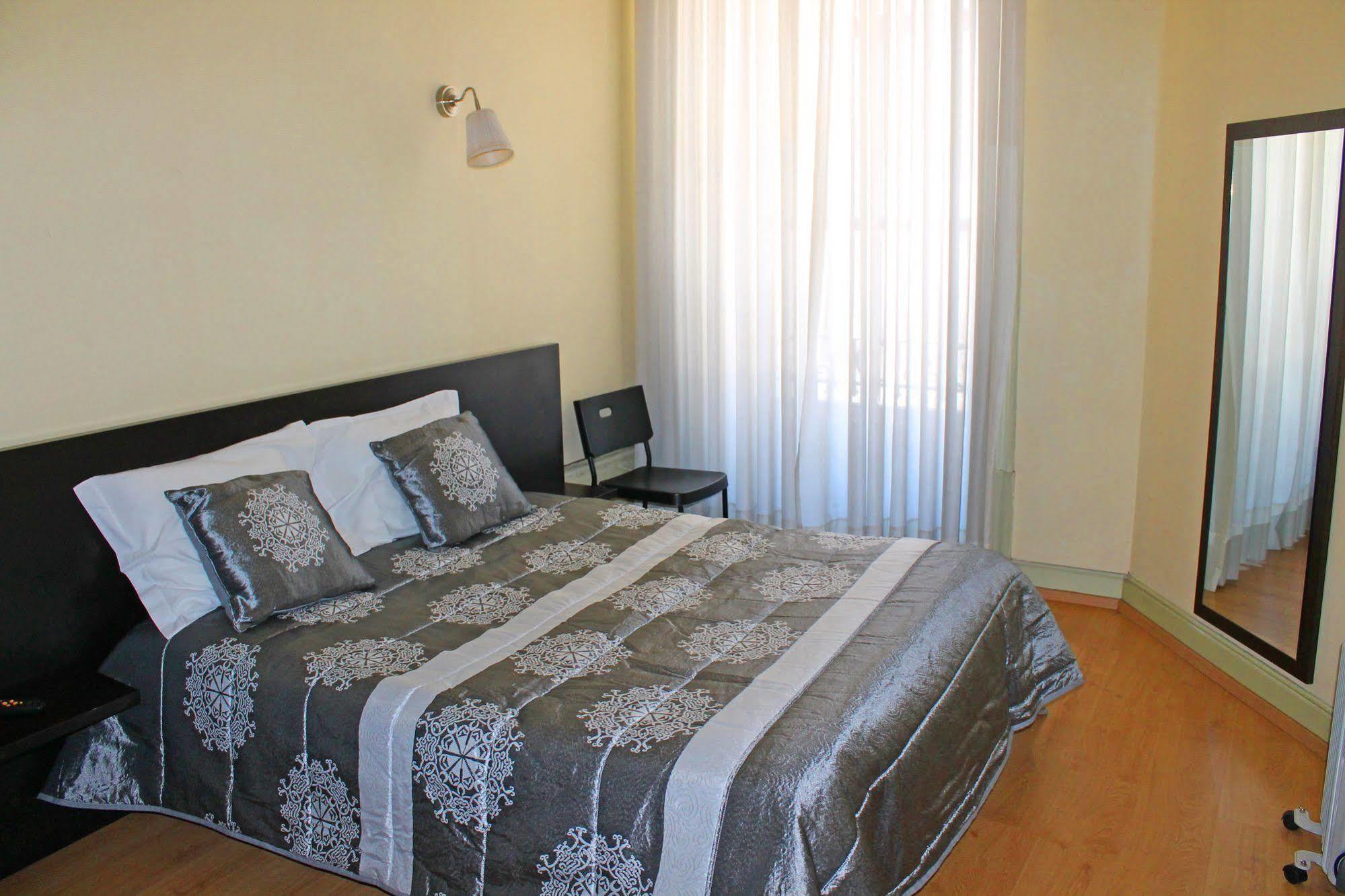 Lunar Guest House Porto Bagian luar foto