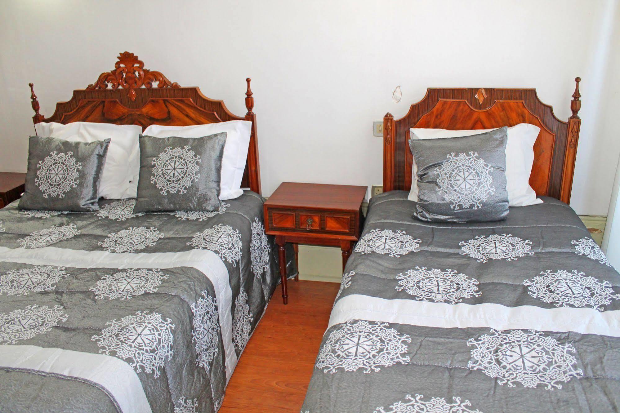 Lunar Guest House Porto Bagian luar foto