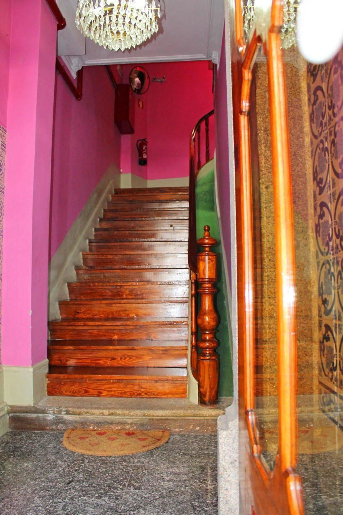 Lunar Guest House Porto Bagian luar foto